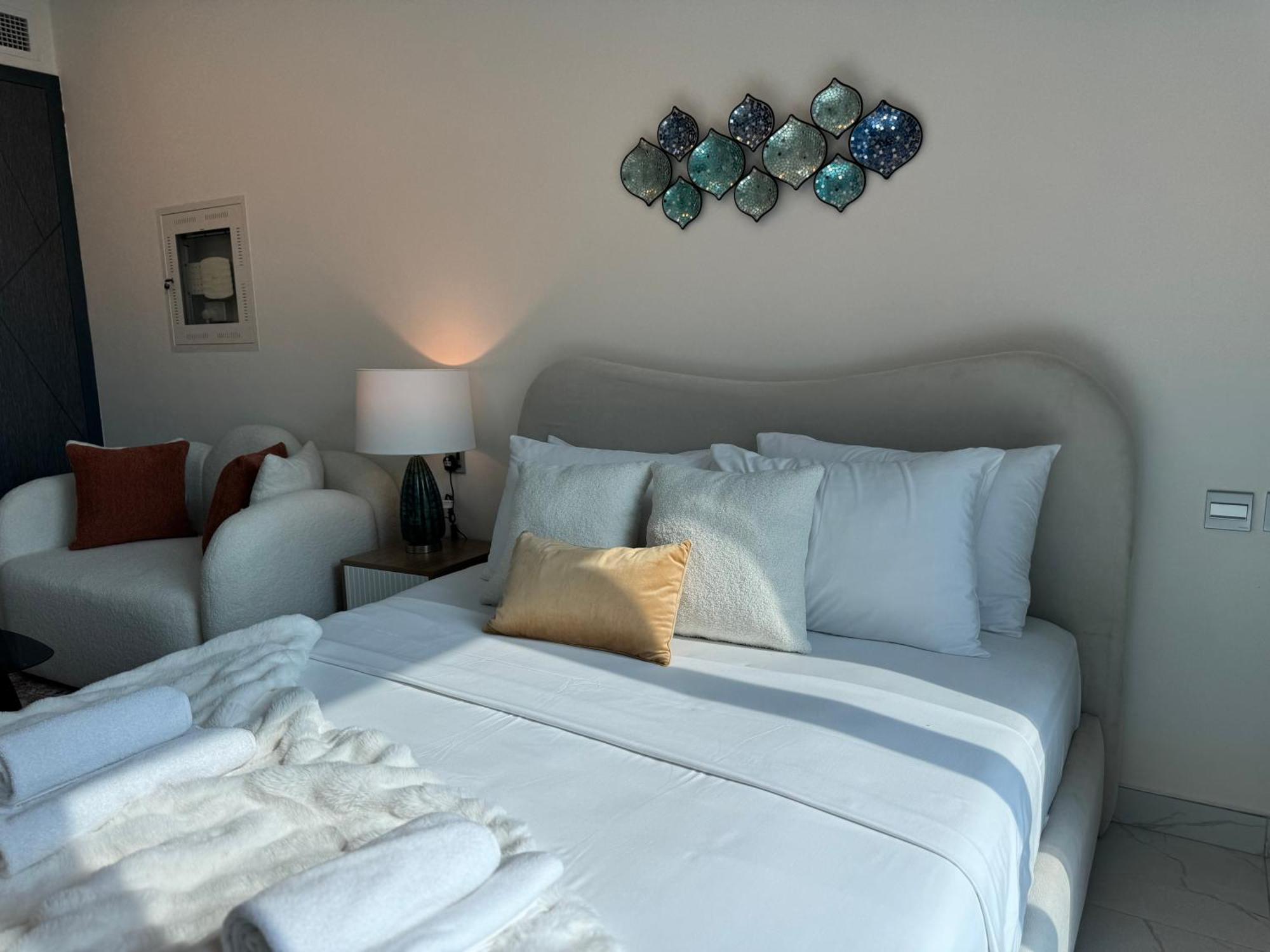 Ashri Hh Studio In Samana Hills With Pool View Dubai