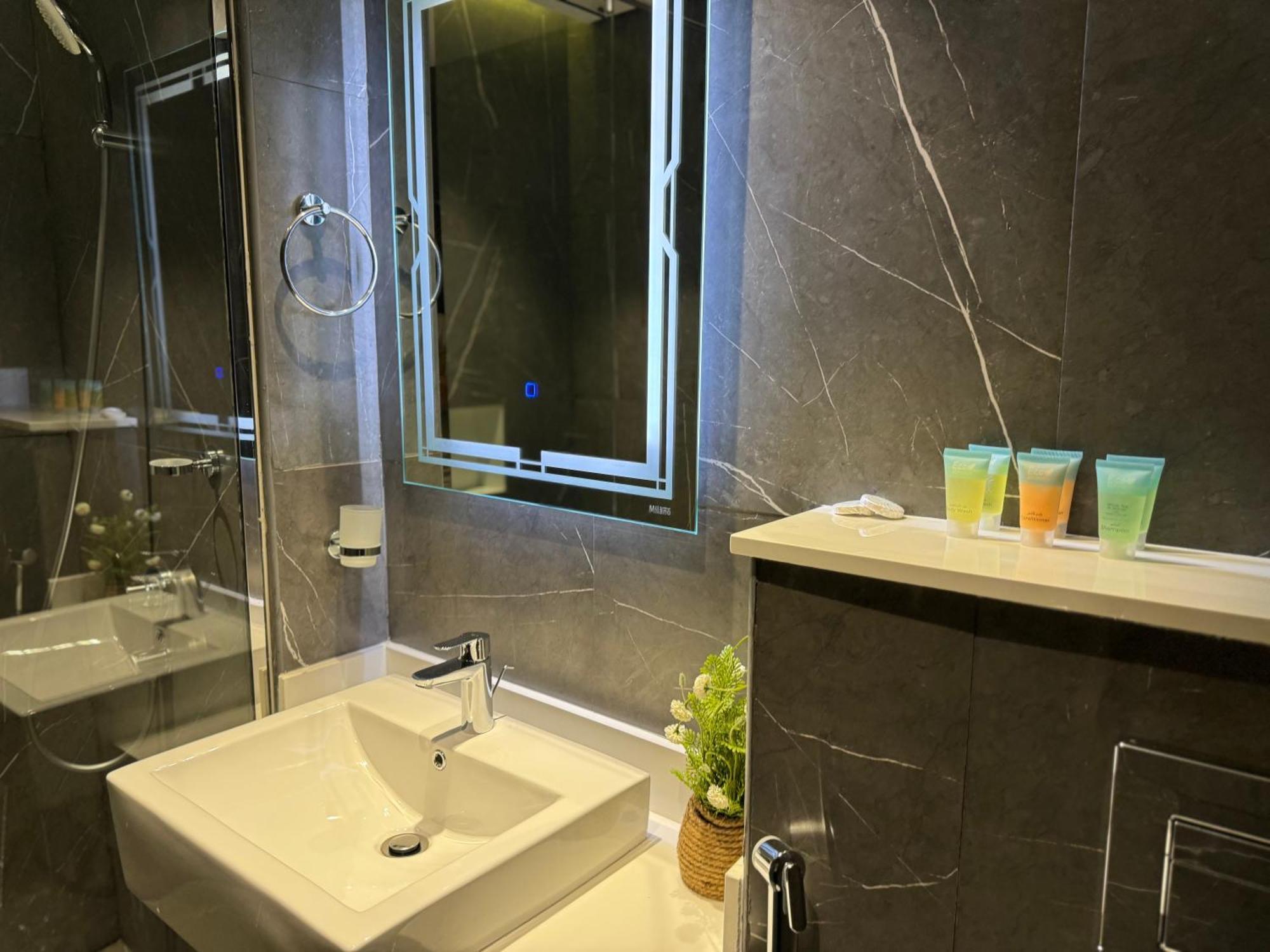 Ashri Hh Studio In Samana Hills With Pool View Dubai