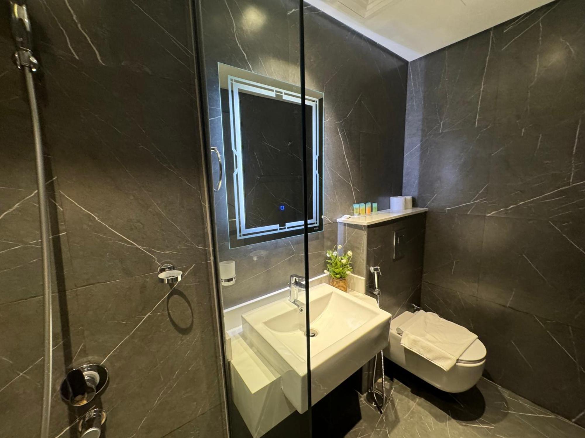 Apartment Ashri Hh Studio In Samana Hills With Pool View